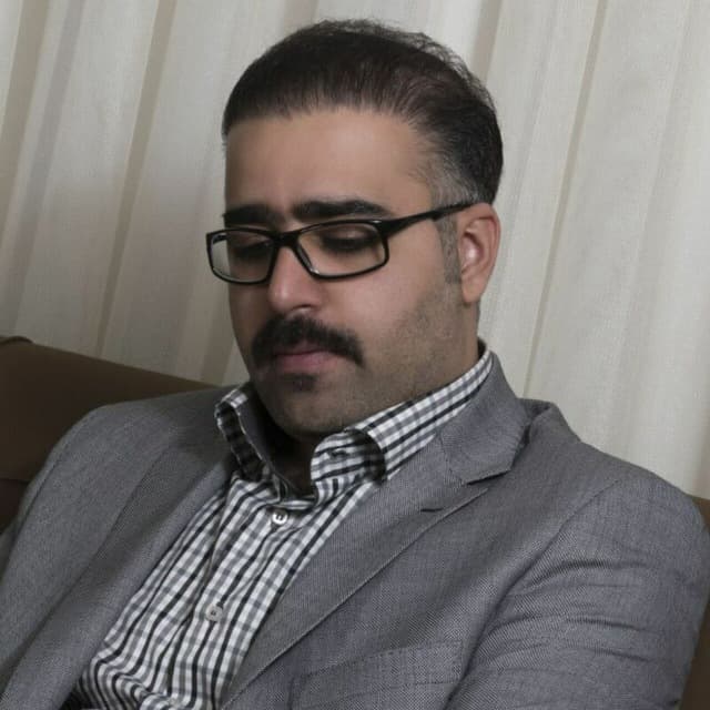 <span style='color:#8697A8;font-size:12px; font-family:tahoma;'>گفتگو با وحید خلیلی‌مهر</span><br>من، وحید برق استریت هستم